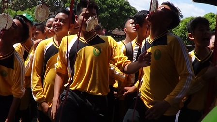 Kegiatan Peringatan hari Kemerdekaan RI Ke-73 tahun 2018 lomba makan Kerupuk